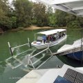 Hydraulic lift for diving skiff